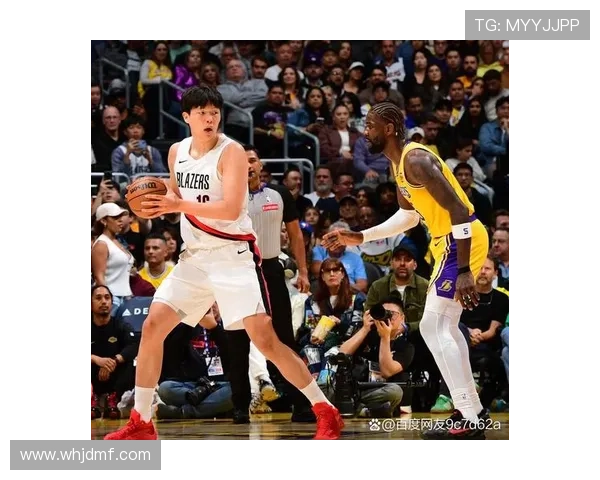 克莱半场表现稳健11投4中三分球命中3个贡献11分2篮板1封盖